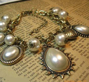 Bracelet1 PearlVintageHeart.jpg