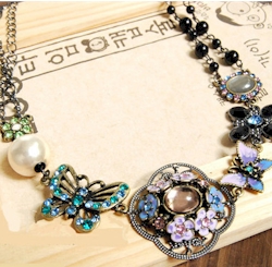 ButerflyFlowerNecklace2.jpg